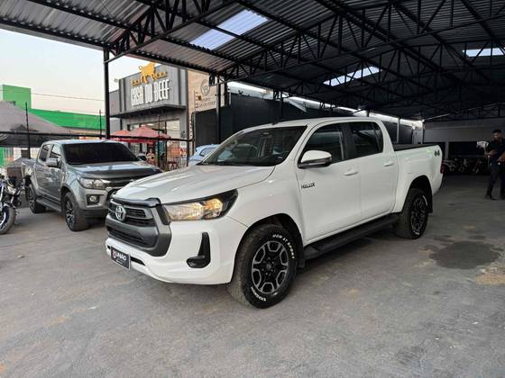 TOYOTA HILUX 2.8 D-4D TURBO DIESEL CD POWER PACK 4X4 MANUAL